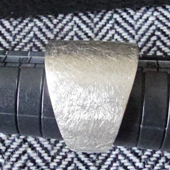 Retired Silpada Brush Stroke Finish Ring - size 8 - Picture 5 of 7